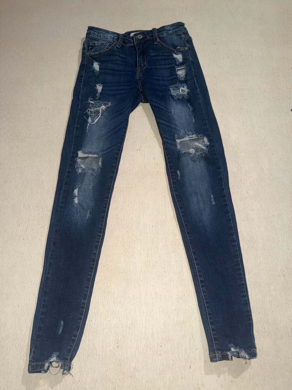 Kancan women’s distressed austin mid rise skinny blue jeans